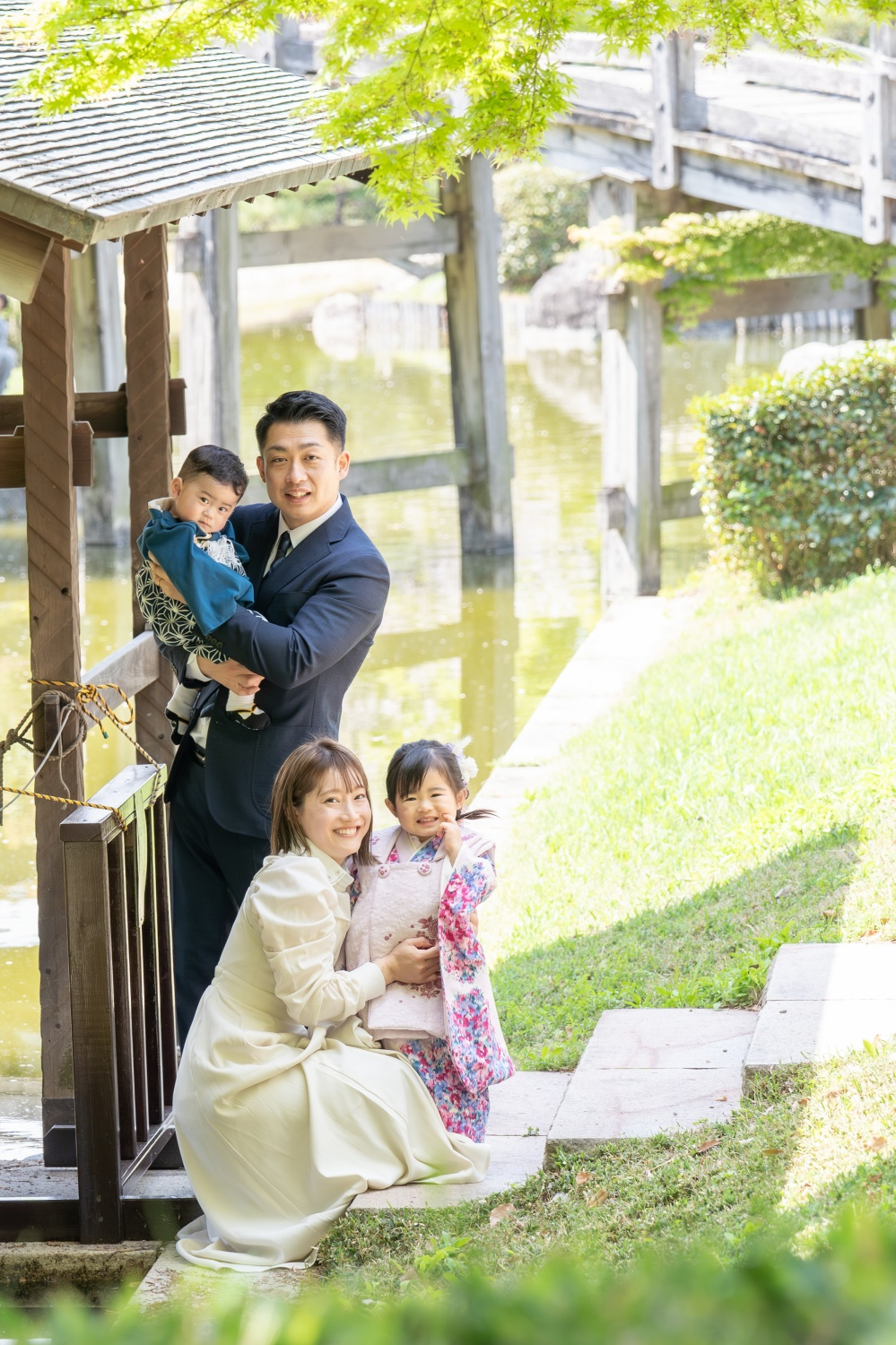 埼玉越谷イロドリフォト七五三ロケーション撮影。花田苑3歳女の子と家族写真