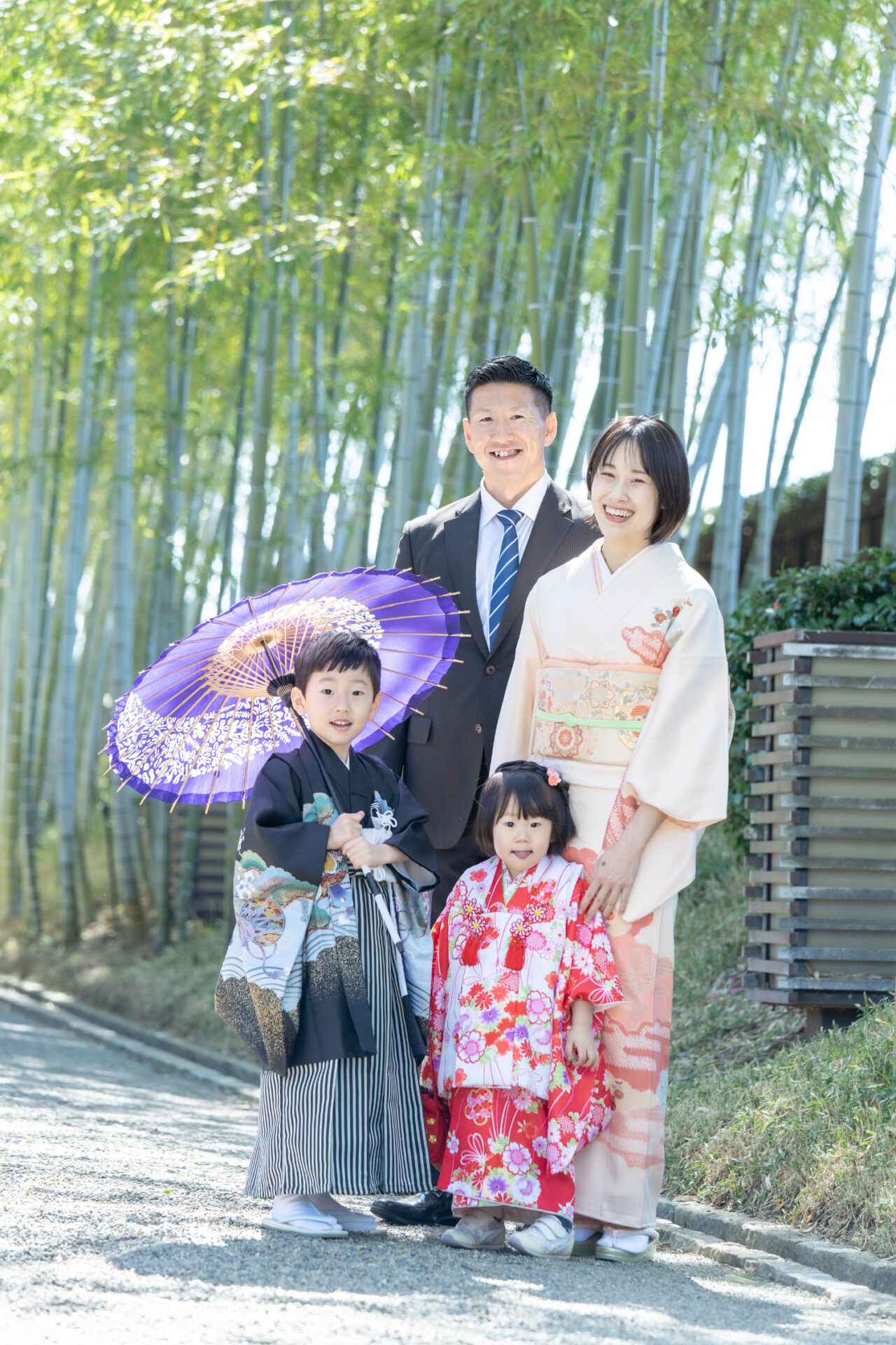 埼玉越谷イロドリフォト七五三ロケーション撮影。花田苑3歳女の子・5歳の男の子と家族写真