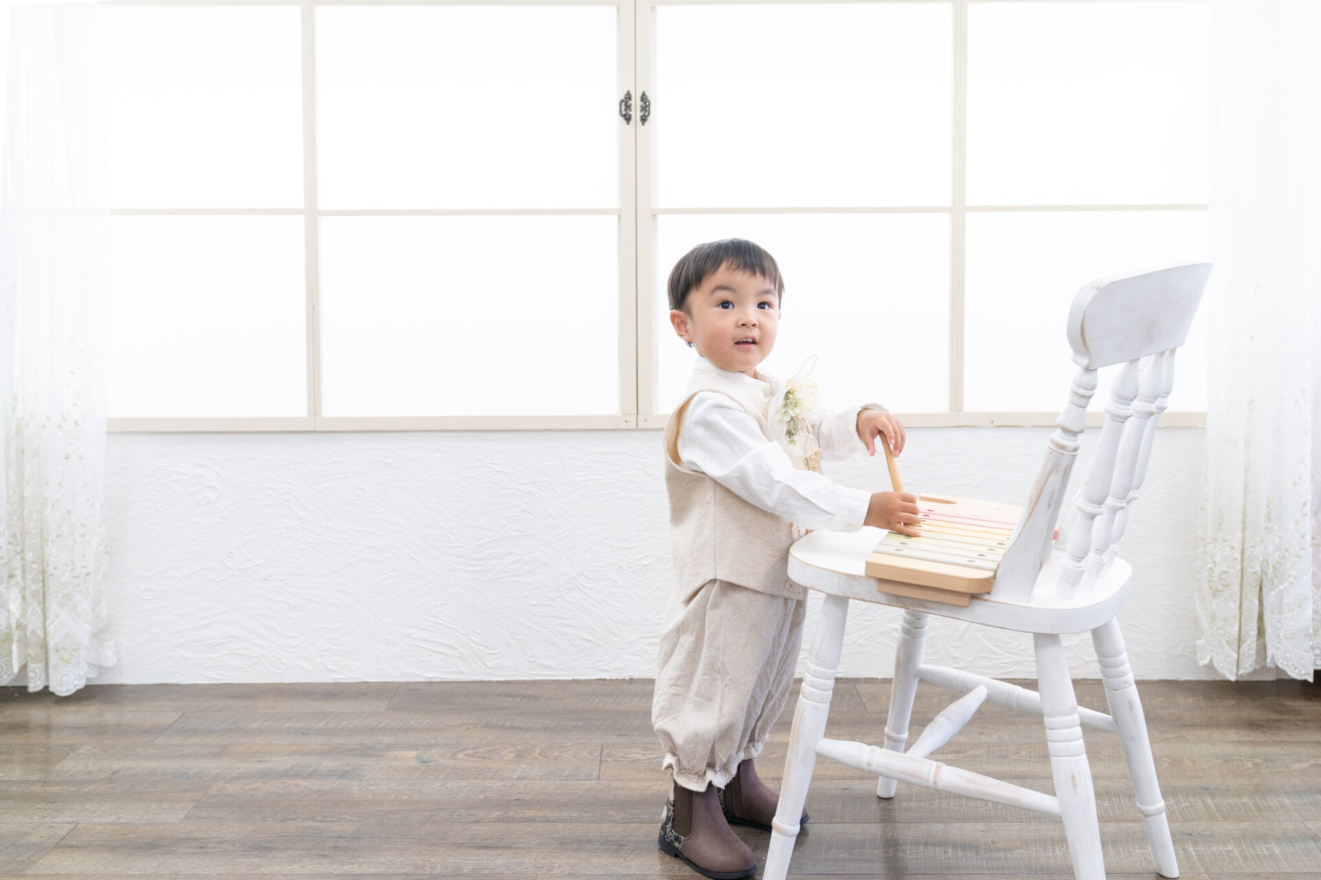 木琴をたたく男の子の誕生日写真