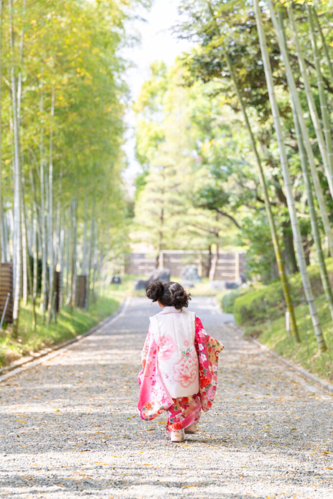 越谷市花田苑での七五三撮影。3歳の女の子日本庭園で撮影