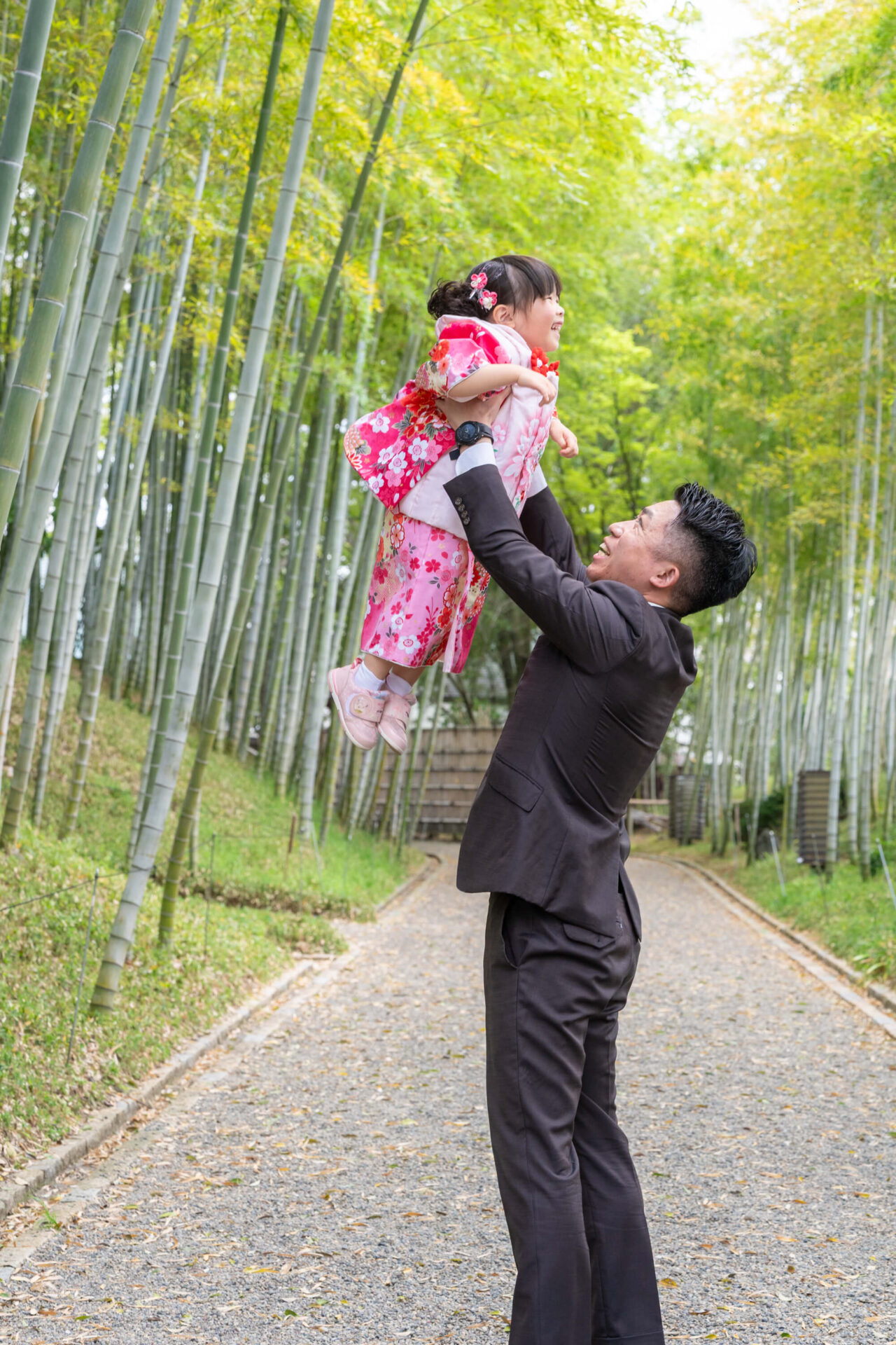 越谷市花田苑での七五三撮影。3歳の女の子日本庭園で撮影