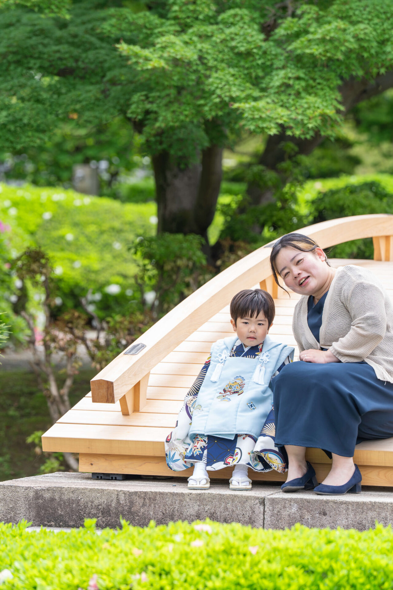 越谷市花田苑での七五三撮影。3歳の男の子レンタル着物を着て日本庭園で撮影