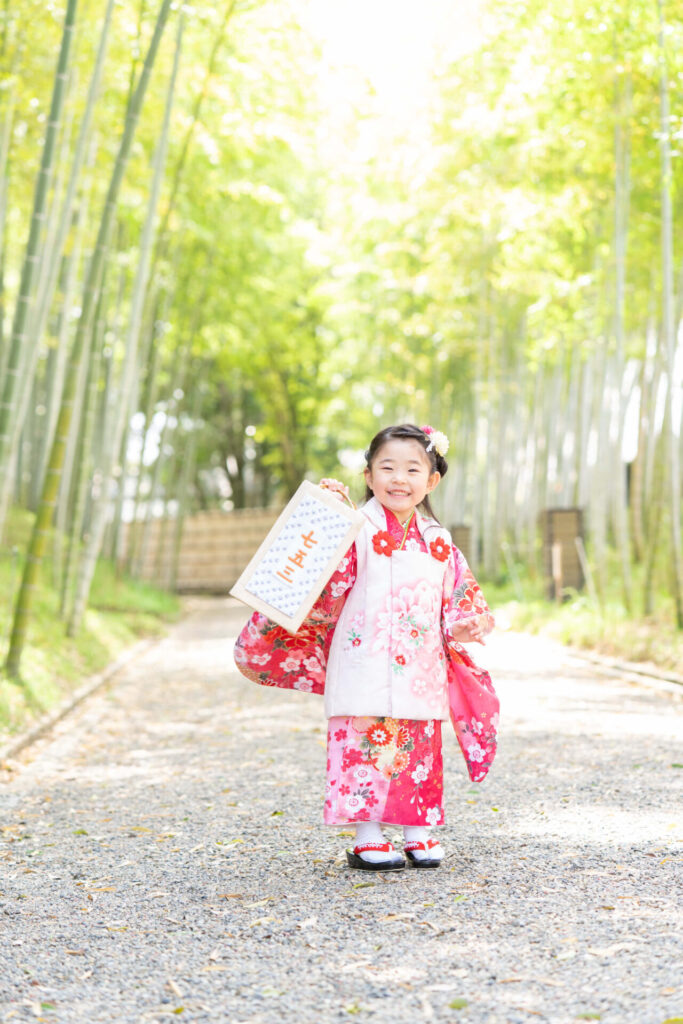 越谷市花田苑での七五三撮影。7歳と3歳の女の子レンタル着物を着て日本庭園で撮影